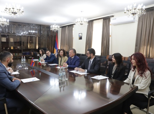 Incontro con il Governatore di Shirak 2