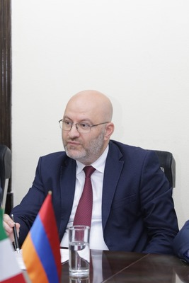 Incontro con il Governatore di Shirak 6