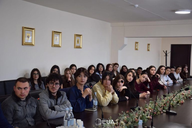 (4) Visita dell’Ambasciatore Alessandro Ferranti presso l’Università Europea d’Armenia.