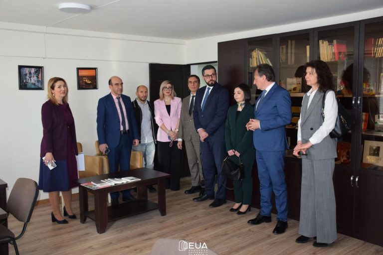 (6) Visita dell’Ambasciatore Alessandro Ferranti presso l’Università Europea d’Armenia.