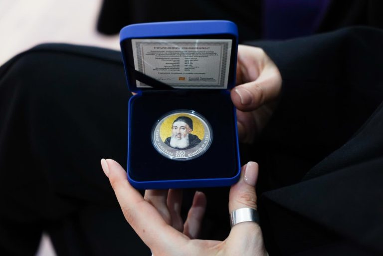 Presentazione della moneta commemorativa Abate Mechitar 1