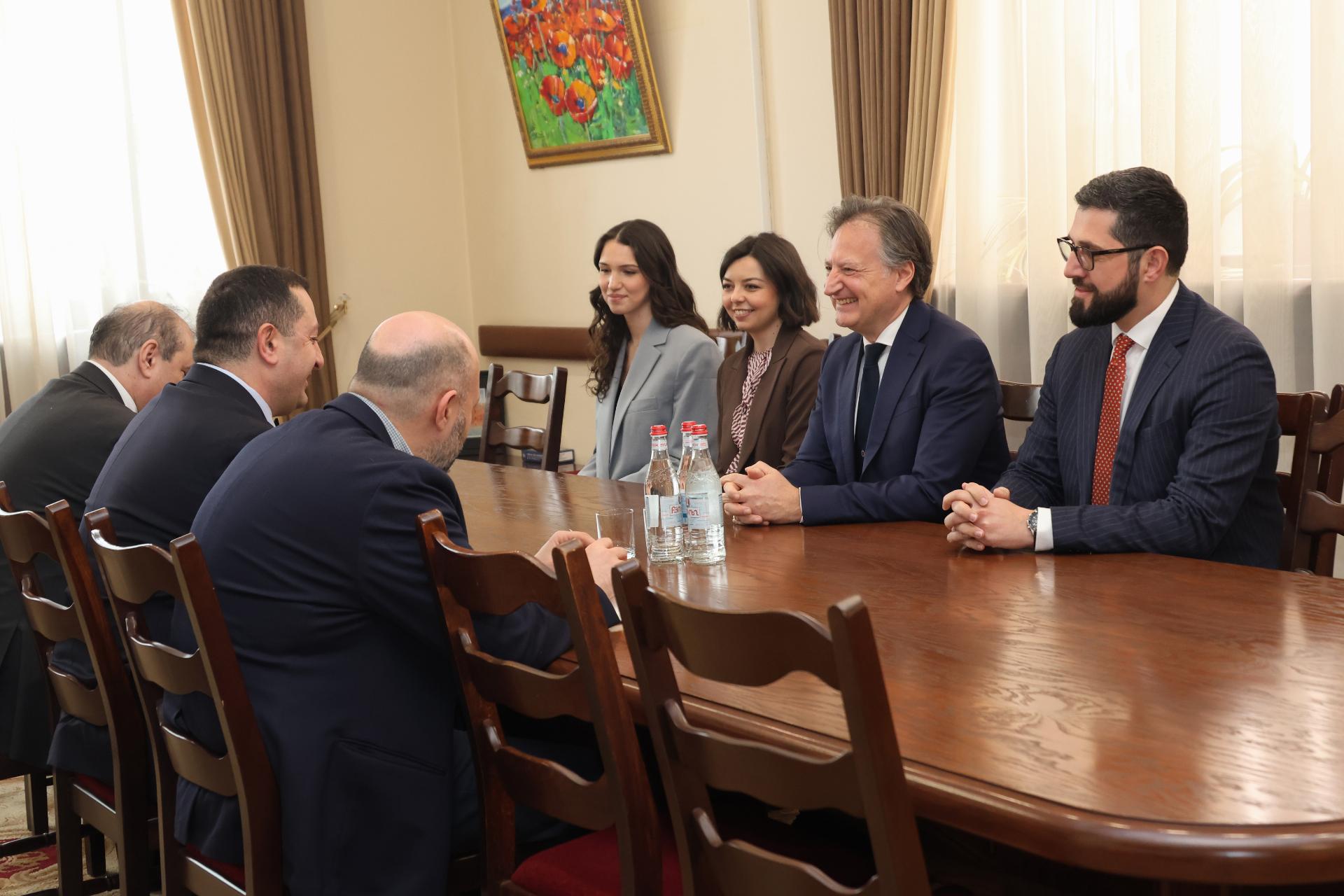 Visita dell’Ambasciatore Alessandro Ferranti all’Università Statale di Jerevan