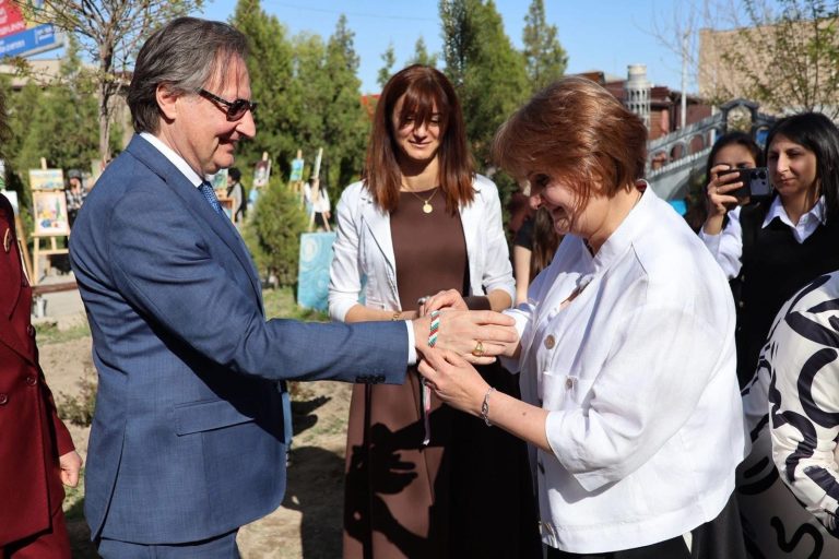 VISITA AL CENTRO ESTETICO DI ARTASHAT 1