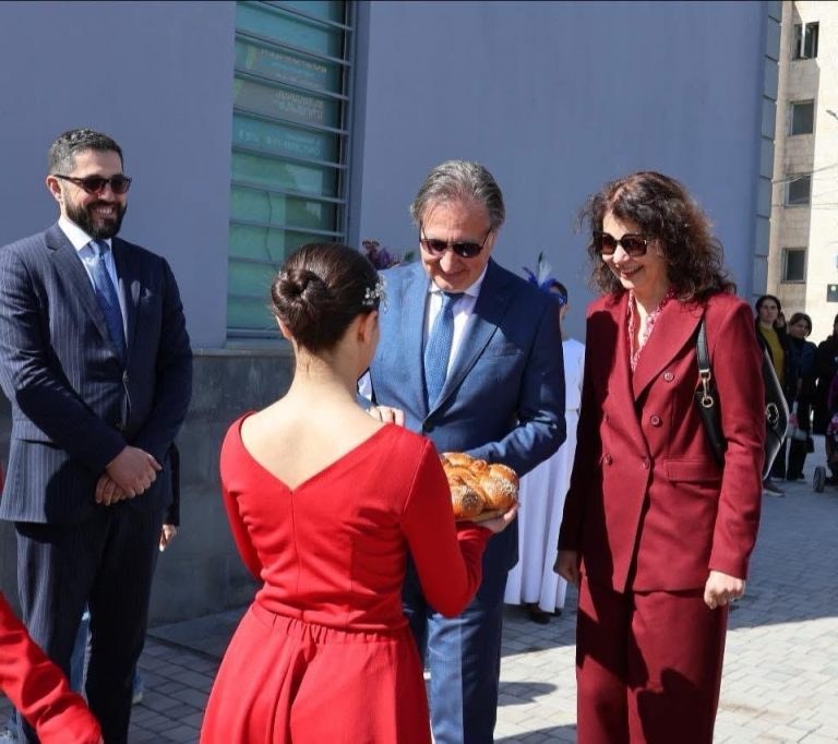 VISITA AL CENTRO ESTETICO DI ARTASHAT 11