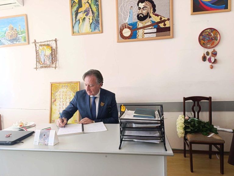 VISITA AL CENTRO ESTETICO DI ARTASHAT 17