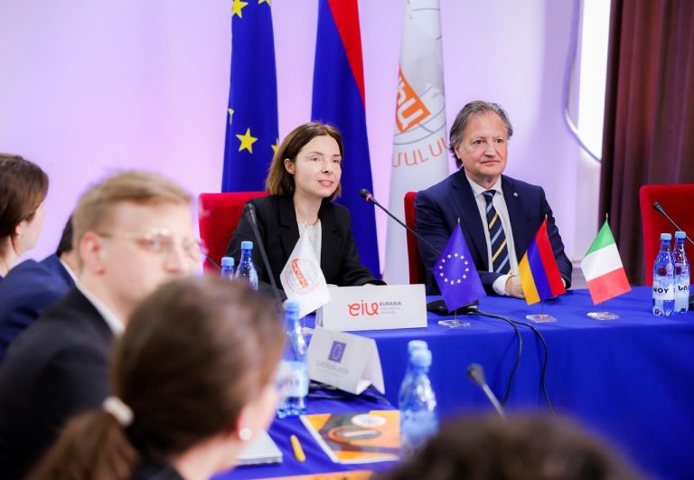 VISITA DELL’AMBASCIATORE FERRANTI ALL’UNIVERSITÀ INTERNAZIONALE EURASIA IN OCCASIONE DELLA SIMULAZIONE DEL VERTICE DELLA CPE 3