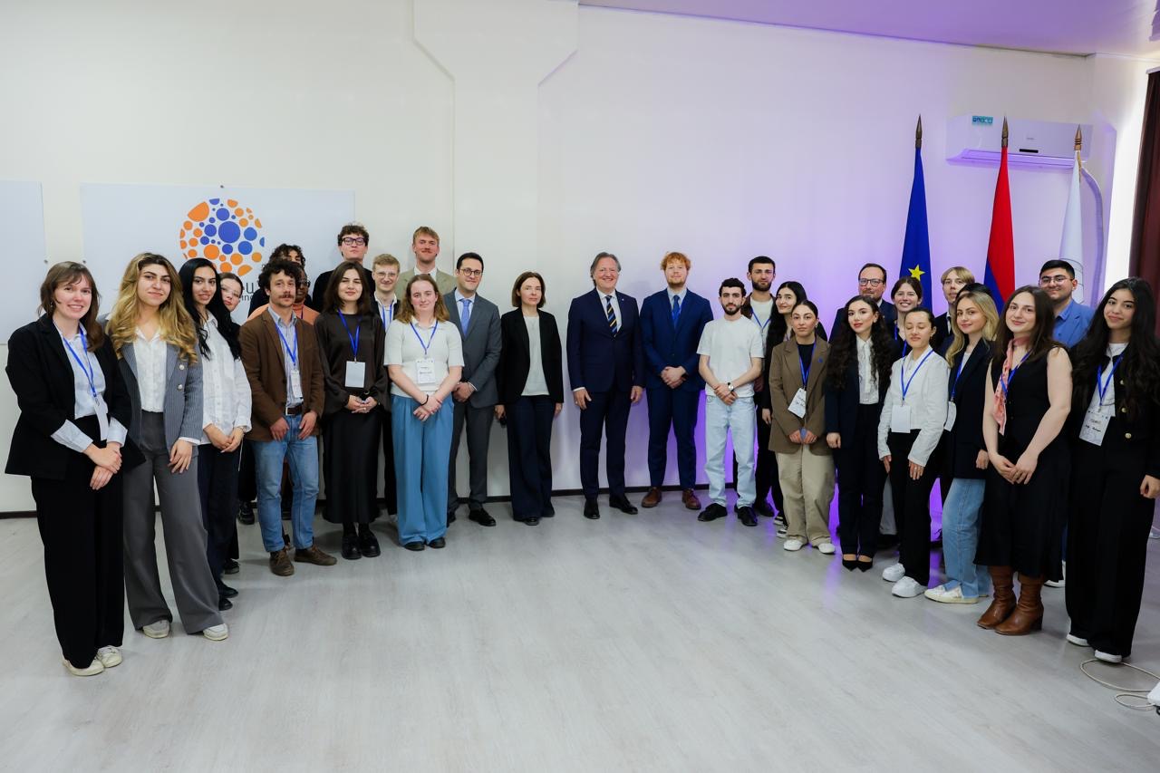 VISITA DELL’AMBASCIATORE FERRANTI ALL’UNIVERSITÀ INTERNAZIONALE EURASIA IN OCCASIONE DELLA SIMULAZIONE DEL VERTICE DELLA CPE 4