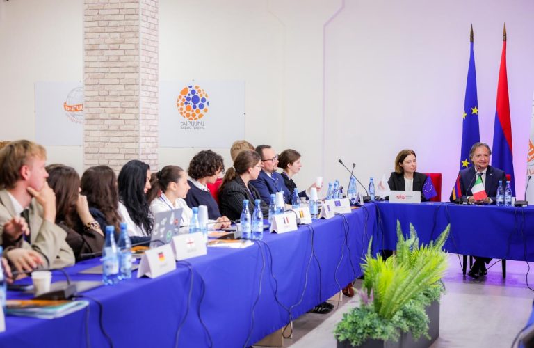 VISITA DELL’AMBASCIATORE FERRANTI ALL’UNIVERSITÀ INTERNAZIONALE EURASIA IN OCCASIONE DELLA SIMULAZIONE DEL VERTICE DELLA CPE