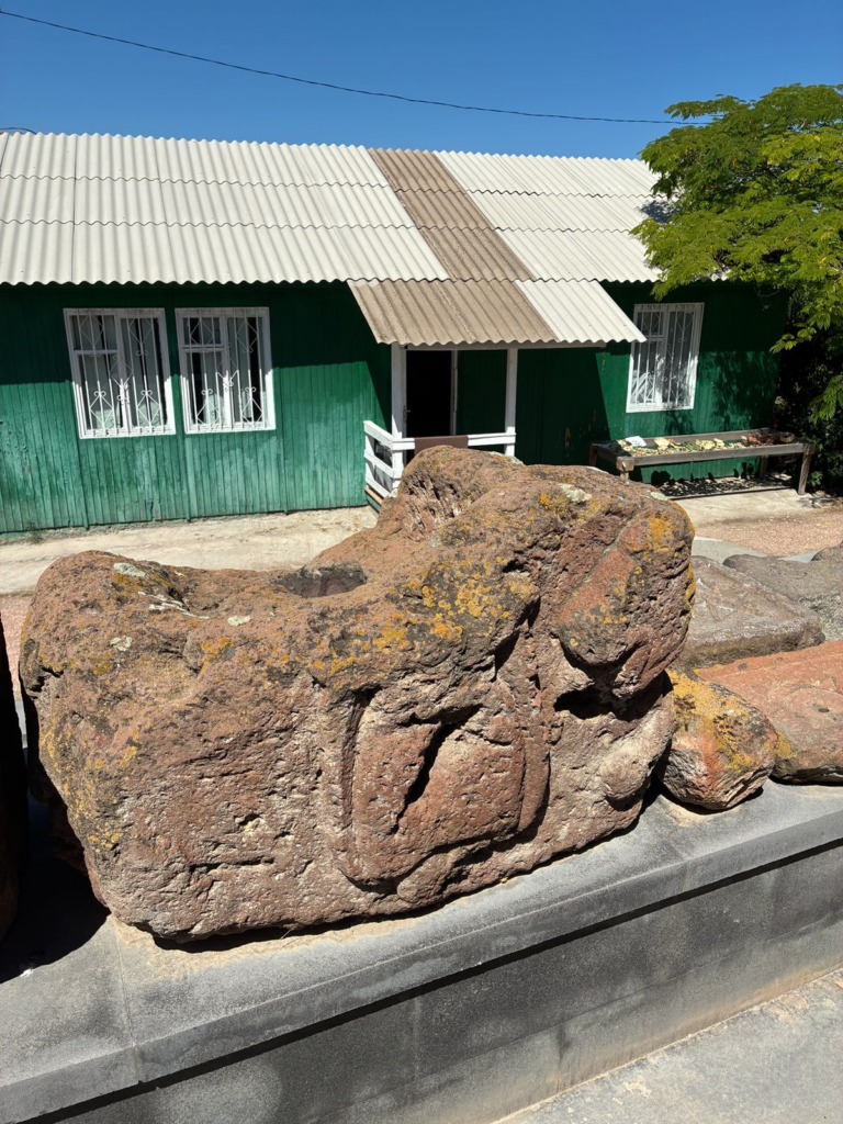Visita dell’Ambasciatore Ferranti agli scavi archeologici di Dvin 8