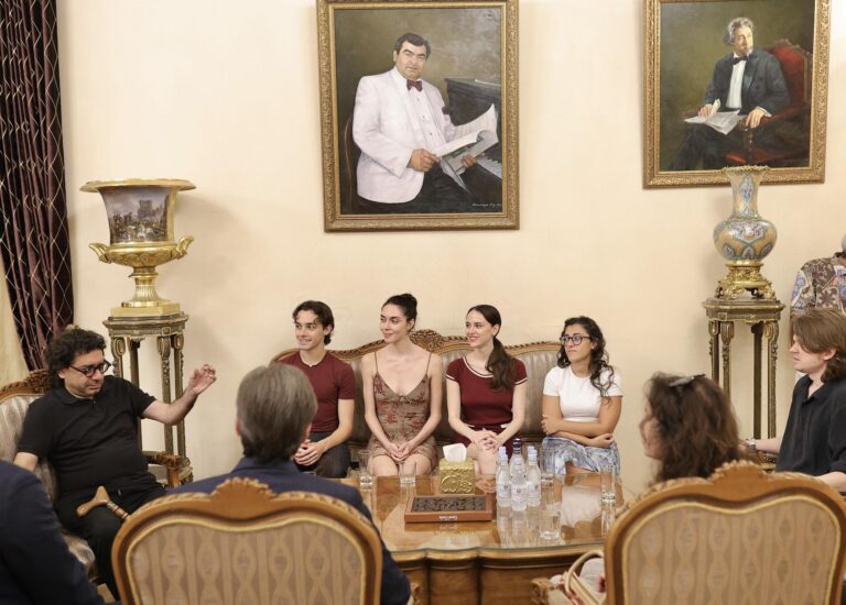 Visita dell’Ambasciatore Alessandro Ferranti al Teatro Nazionale Accademico Armeno dell’Opera e del Balletto3